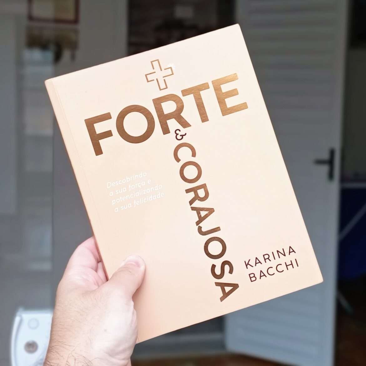 Livro + Forte & Corajosa de Karina Bacchi